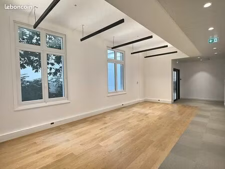bureaux 214 m²