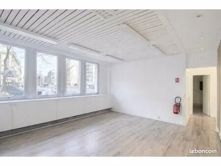 bureaux 104 m²