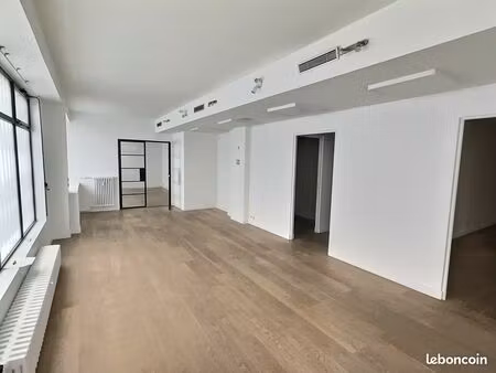 bureaux 156 m²