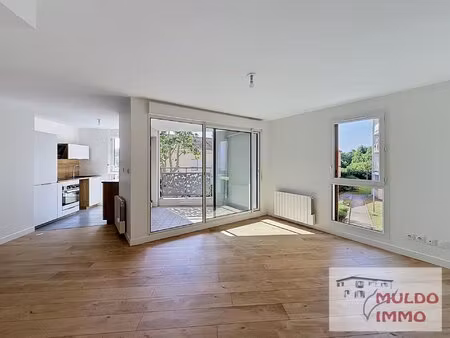 t3 francheville le bas avec balcon