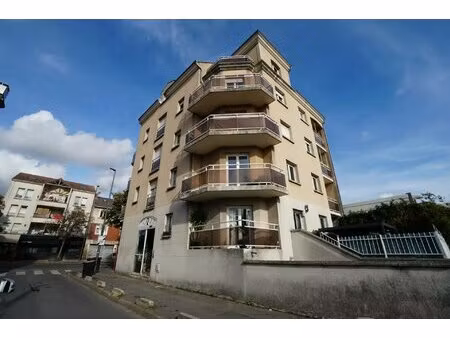 studio avec balcon  parking et potentiel f2 proche métro et commerces