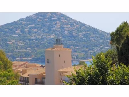 à vendre – studio cabine avec vue exceptionnelle sur l'estérel et la baie d'agay