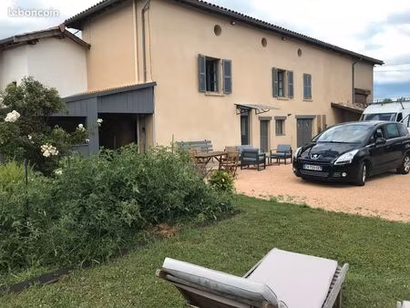 ferme rénovée et meublée avec goût  beaucoup de dépendances  idéal famille ou artisan