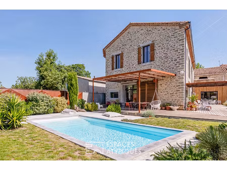 ancienne grange réinventée en loft contemporain avec piscine à peyriac-minervois