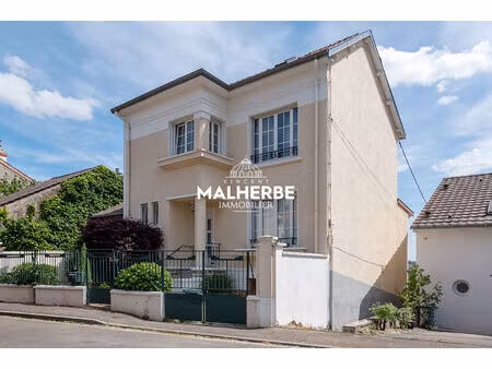 élégante maison 1930 avec piscine et vue dominate