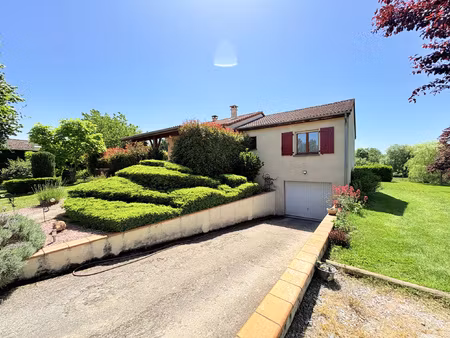 maison idéalement située avec garage et terrain de 5 268m2