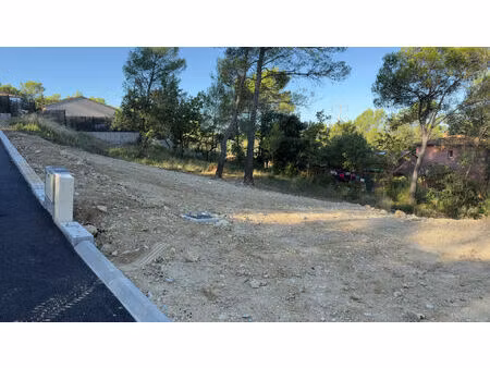 a vendre terrain à bâtir de 841m² sur rocbaron