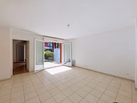 appartement t2 moderne en rez-de-chaussée à carquefou - 150 500 €