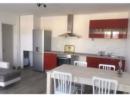 appartement t2 vayres - 44 m2 - 810 euros ttc