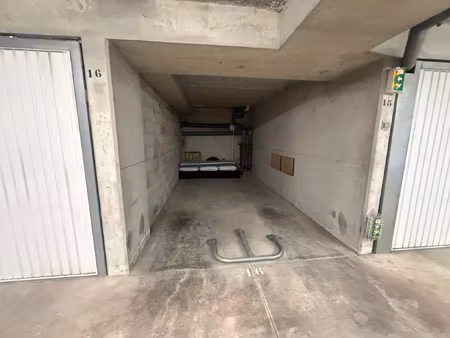rare : garage à vendre centre ville vence