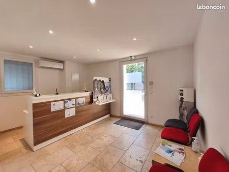 salle privative dans local professionnel à louer - pierrevert (04)