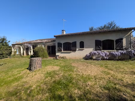 maison plain pied sur parcelle de 2000m2 avec garage et pisc