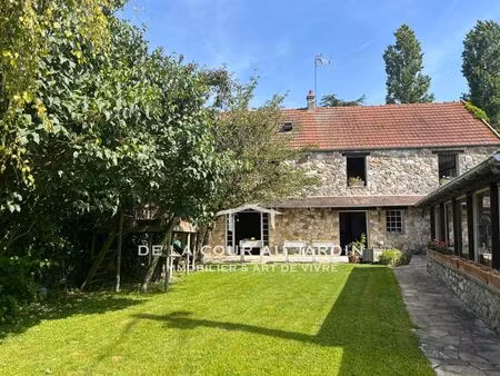 maison de caractère avec jardin d’hiver et terrasse conviviale