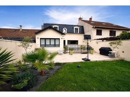 pavillon d'habitation récent de 155 m² sur un terrain de 520 m²