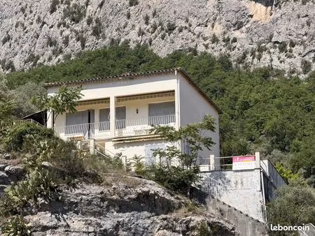 propriété 95 m² entrevaux