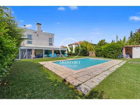 maison familiale t6 de 118 m2 avec véranda et piscine