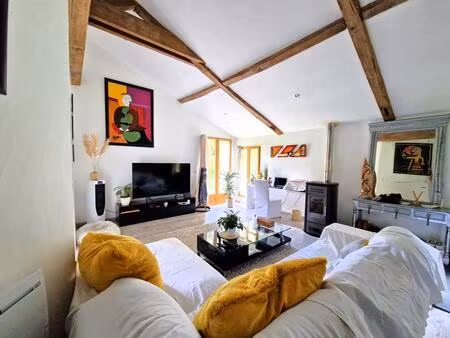 airial de 1 7 ha avec 2 habitations + écurie 12 box – idéal gîtes ou projet familial