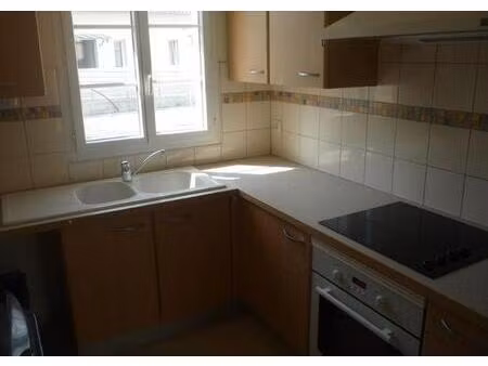 maison t4 sainte-terre - 75 m2 - 840 euros ttc