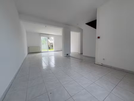 maison entièrement rénovée 95 m2 avec grand jardin giraumo