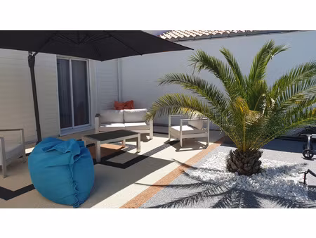maison contemporaine en ossature bois avec piscine chauffée