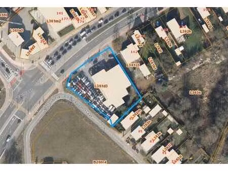 terrain constructible unique en angle sur env. 2820m²