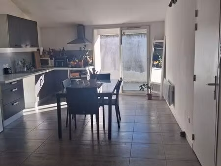 location t3 71m2 la roque d'anthéron