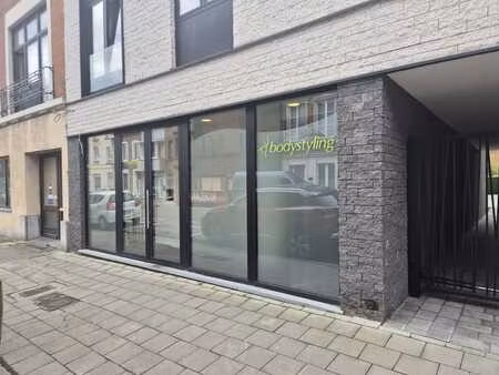 mooi handelspand op uitstekende locatie