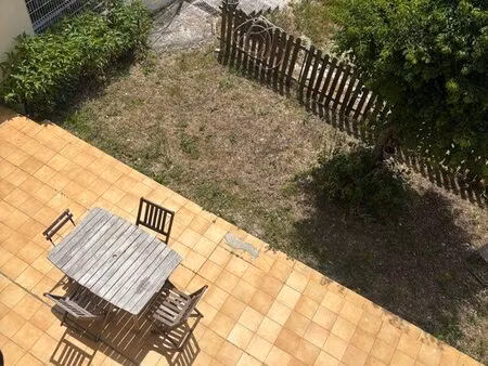 t2 meublé bas de villa indépendant avec grande terrasse et bout de jardin