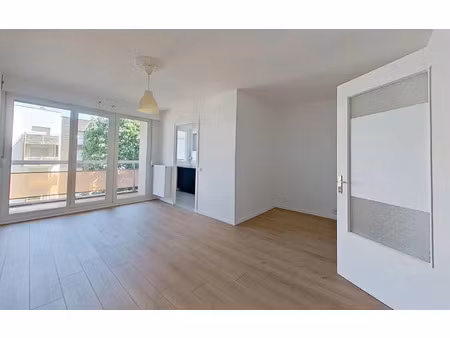location appartement  32.81 m² t-1 à bron  690 €