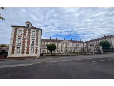 location appartement  m² t-3 à la fère  630 €
