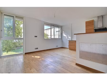 location appartement  29 m² t-1 à marseille 8  656 €