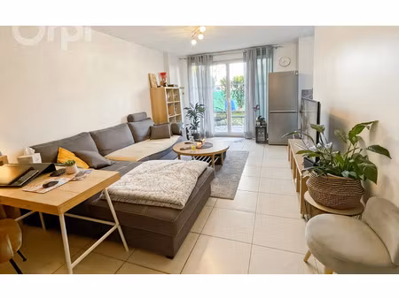 location appartement  m² t-2 à orry-la-ville  880 €