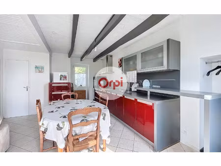 location maison  m² t-3 à theix  760 €