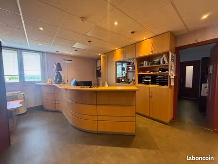 bureau 400 m²