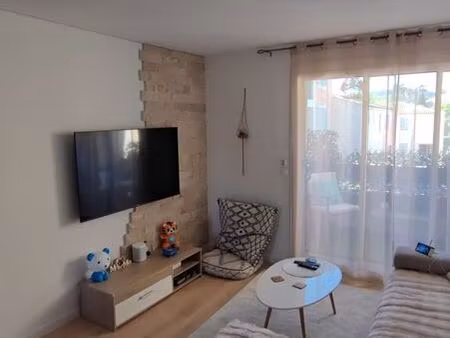 t4 de 90 m² avec terrasse + 2 places de parking privatives – hyères ouest