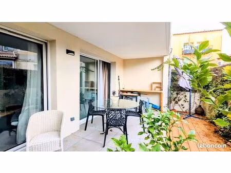 appartement récent au centre-ville de st cyr-sur-mer