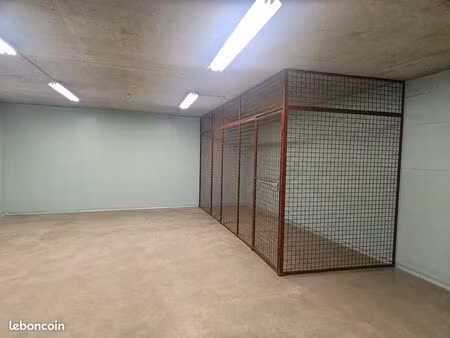 loue entrepôt 79m²