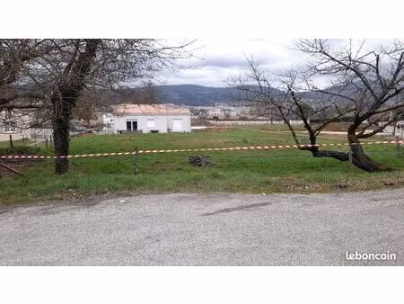 vend terrain à bâtir 940m²