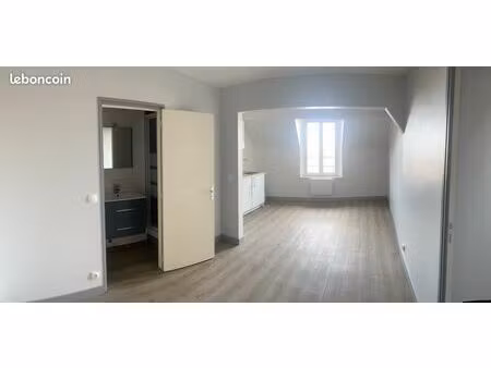 t2 rénové centre historique joigny – lumineux  calme  faibles charges