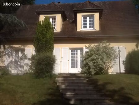 maison meublée dans un charmant petit village à 5 min du collège et du lycée de joigny