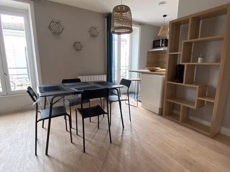 joli studio meublé avec coin nuit séparé