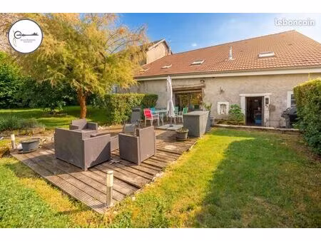 propriété 8 pièces 249 m²