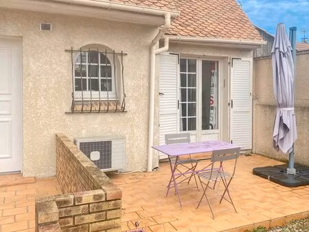 studio avec terrasse et jardin