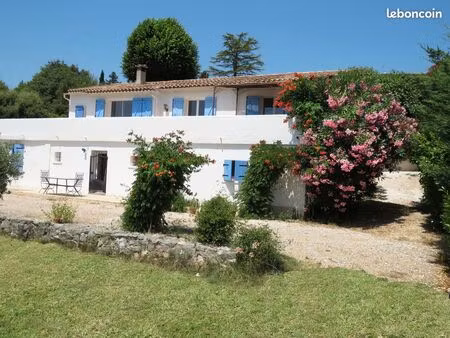 villa de caractere a vendre : 180m2 8 pièces  6 chambres  piscine  garage  terrain 1644 m2