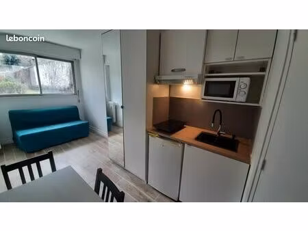 studette 12m² meublée rénovée – calme  côté jardin – saint-cloud / 3 pierrots – 650 cc