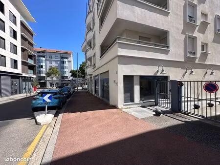 local bureaux 176 m²