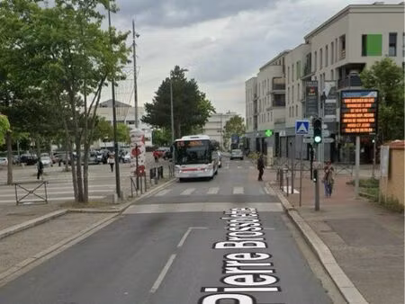 ? cession de droit au bail – local commercial 55 m² à bron – loyer 480 /mois