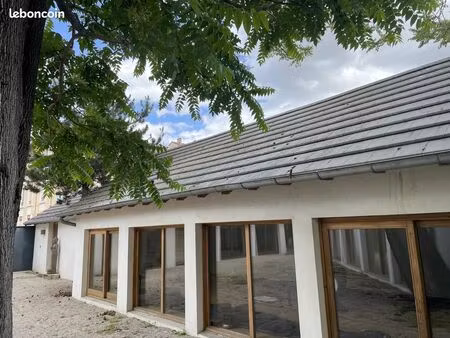 local 536 m² villeurbanne