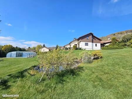 pavillon 8 pièces 270 m²