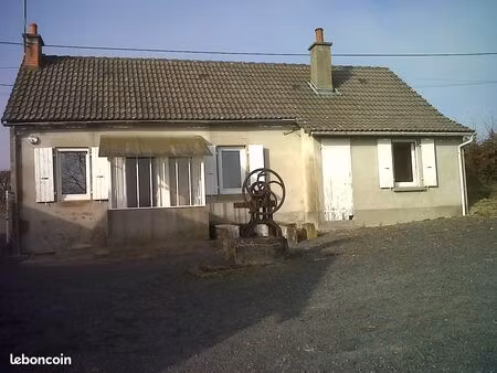 maison entre le donjon et montcombroux les mines